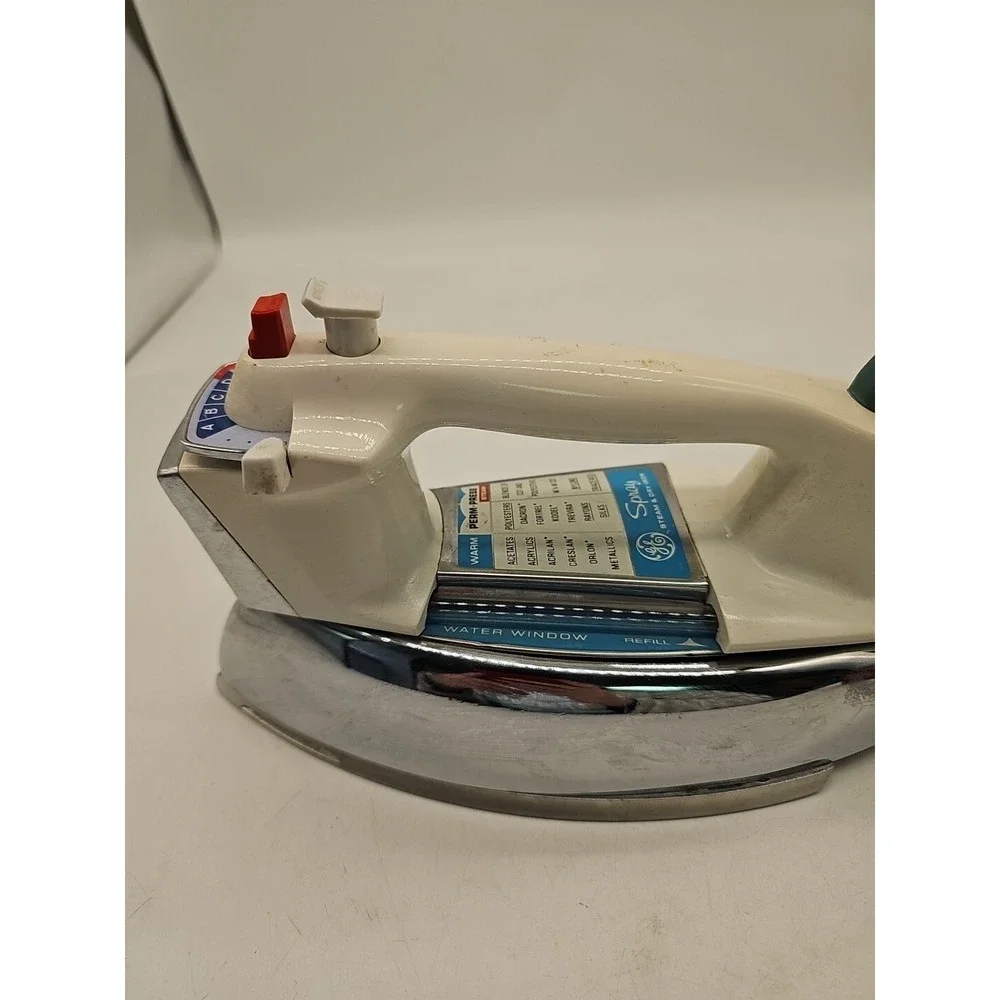 GE Electric Steam And Spray Dry Iron 701 VTG Made In America